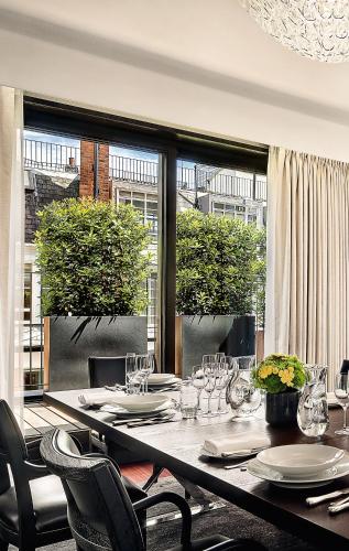 One - Bedroom King Suite with Urban View del hotel Bvlgari London