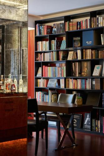 One - Bedroom King Suite with Urban View del hotel Bvlgari London. Foto 3