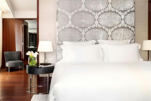 One - Bedroom King Suite with Urban View del hotel Bvlgari London. Foto 5