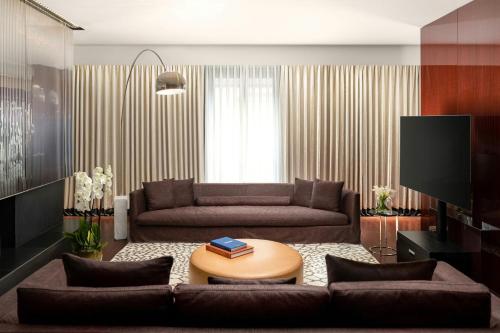 One - Bedroom King Suite with Urban View del hotel Bvlgari London. Foto 6