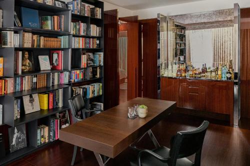 Suite Premium de 1 dormitorio con cama extragrande del hotel Bvlgari London. Foto 4