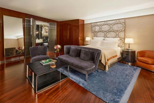 Suite Junior - 1 cama extragrande del hotel Bvlgari London. Foto 6