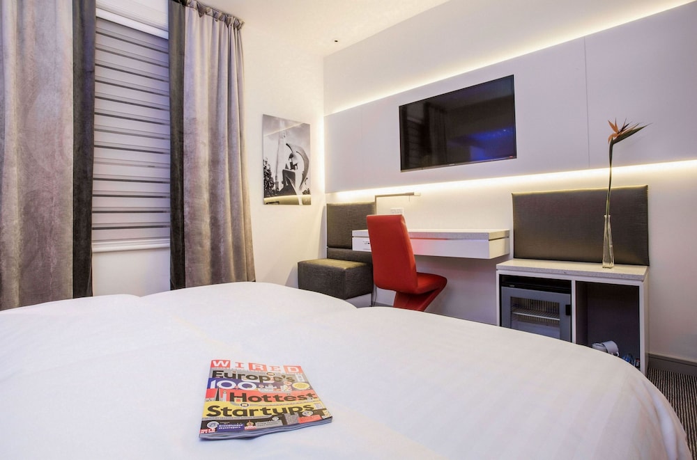Habitación con 2 camas individuales del hotel Henley House. Foto 9