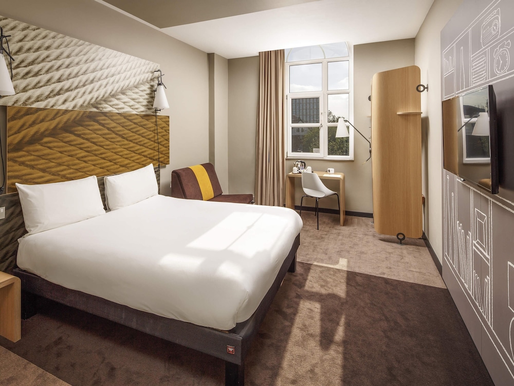 Habitación doble con 1 cama doble del hotel Ibis Coventry Centre. Foto 4