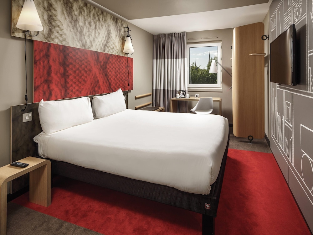 Habitación twin con 2 camas del hotel Ibis Coventry Centre. Foto 2