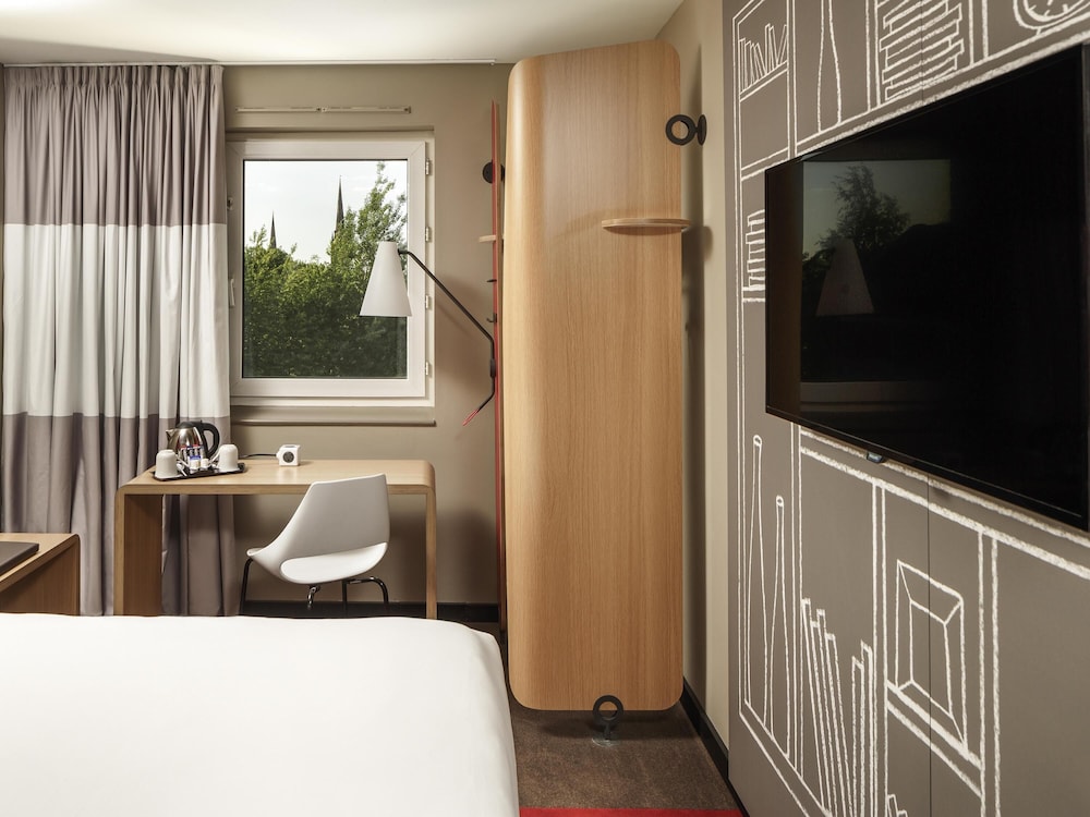 Habitación twin con 2 camas del hotel Ibis Coventry Centre. Foto 5