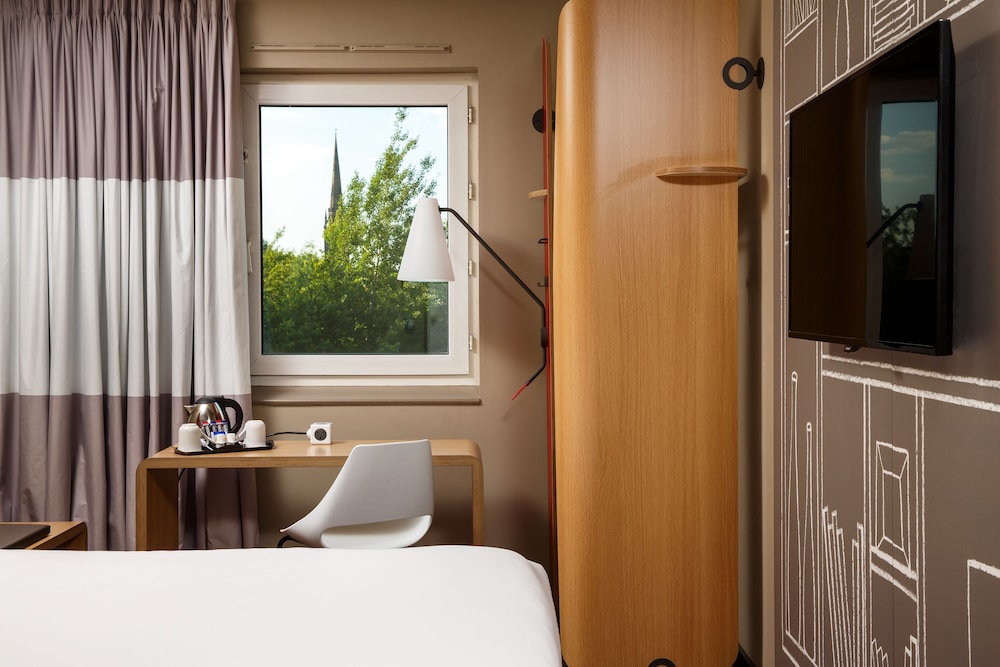 Habitación twin con 2 camas del hotel Ibis Coventry Centre. Foto 6
