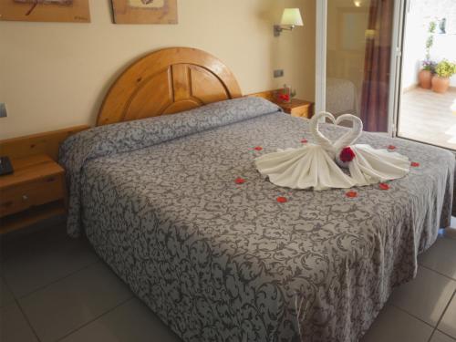 Habitación Doble Romántica del hotel El Pinche de Oro. Foto 5