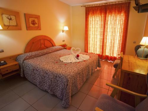 Habitación Doble Romántica del hotel El Pinche de Oro. Foto 7
