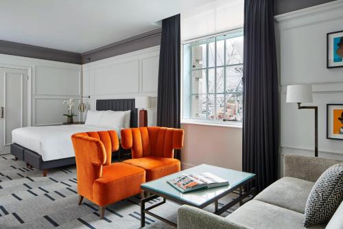Habitación Ejecutiva con acceso al salón del hotel London Marriott County Hall. Foto 1