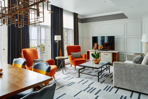 Suite con vistas al río y acceso al salón del hotel London Marriott County Hall