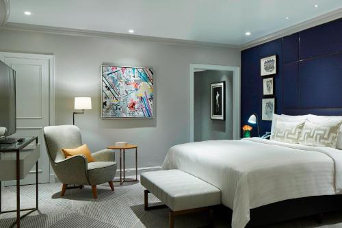 Suite Westminster con acceso al salón del hotel London Marriott County Hall. Foto 1