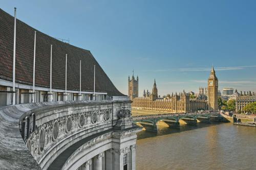 Suite Ático con acceso al club lounge del hotel London Marriott County Hall. Foto 6