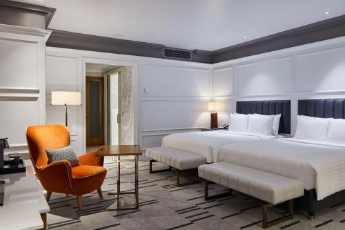 Habitación Doble Deluxe - 2 camas dobles del hotel London Marriott County Hall. Foto 3