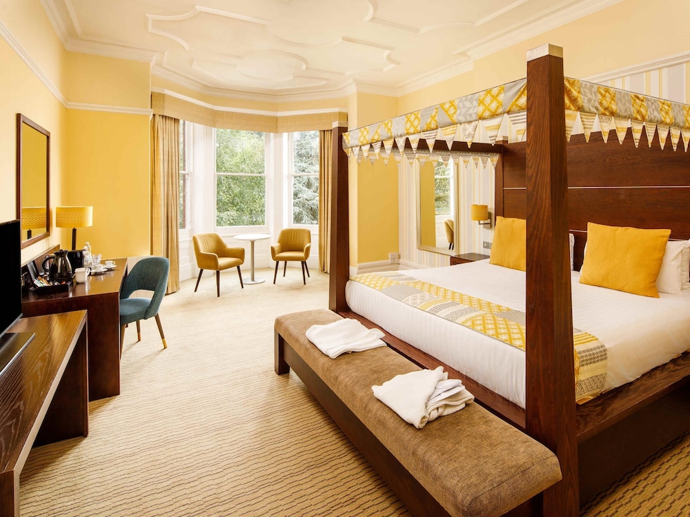 Habitación Superior con 1 cama de cuatro postes del hotel Mercure Hull Grange Park. Foto 2