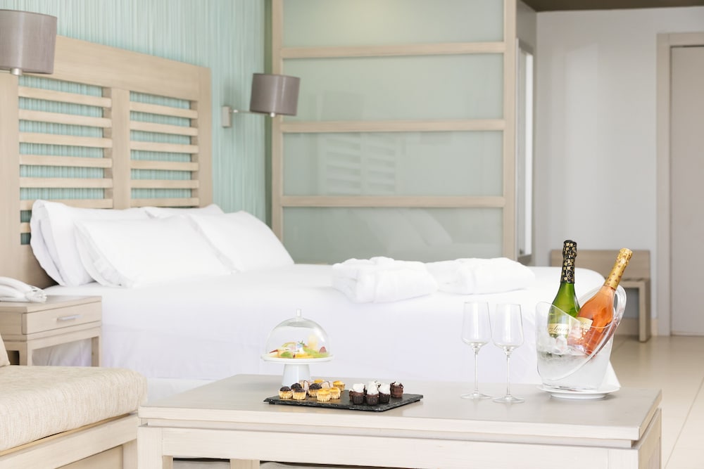 Suite, vista mar del hotel HD Beach Resort and SPA. Foto 1