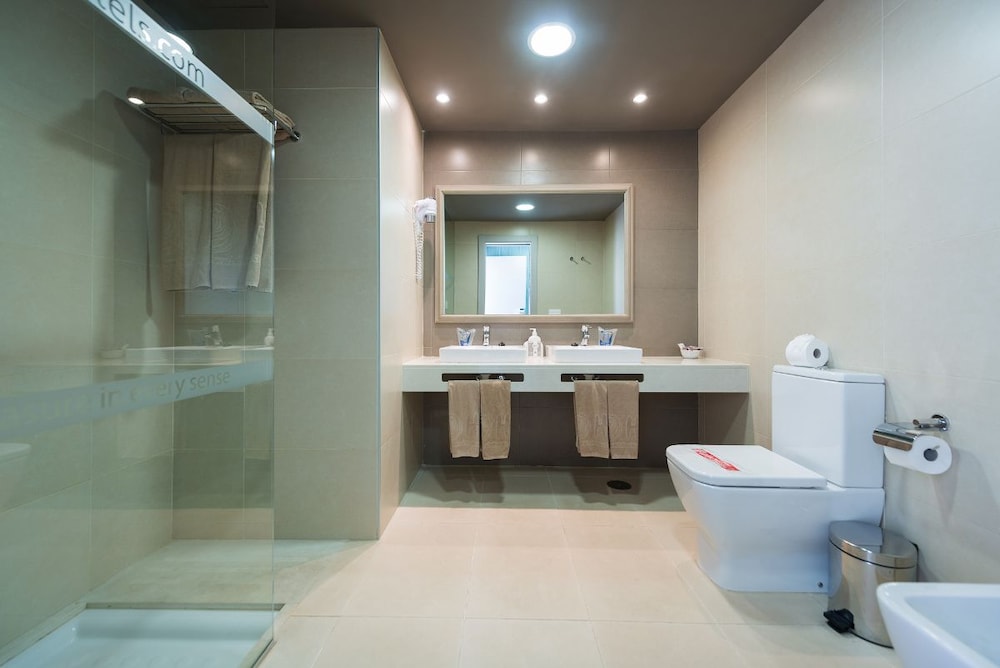 Suite, vista mar del hotel HD Beach Resort and SPA. Foto 7