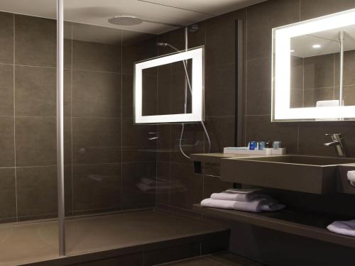 Habitación Executive con 1 cama doble del hotel Novotel London Blackfriars. Foto 5