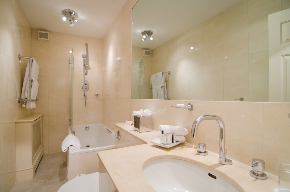 Suite junior del hotel The Beaufort Knightsbridge. Foto 16