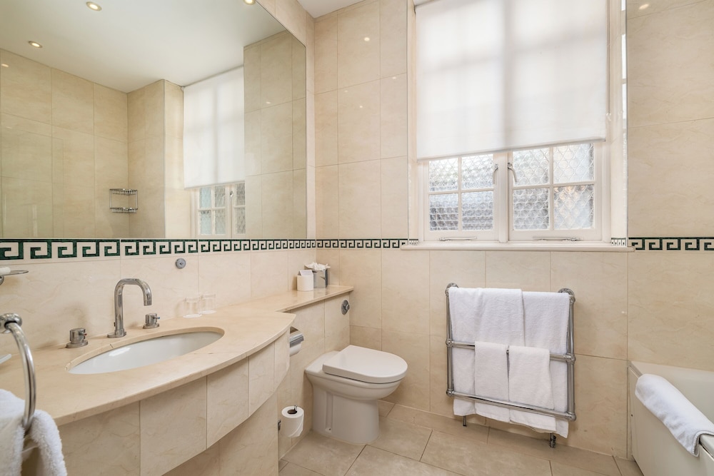 Habitación estándar doble del hotel The Beaufort Knightsbridge. Foto 8