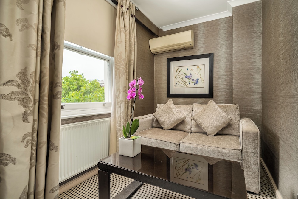 Habitación Deluxe con 1 cama doble o 2 individuales del hotel The Beaufort Knightsbridge. Foto 6