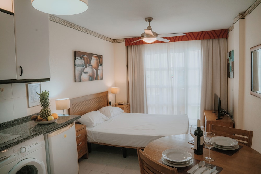 Estudio del hotel Crown Resorts Club Marbella. Foto 2