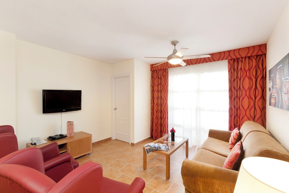 Apartamento Con Cocina 2 habitaciones Sofá Cama incluido del hotel Crown Resorts Club Marbella. Foto 3