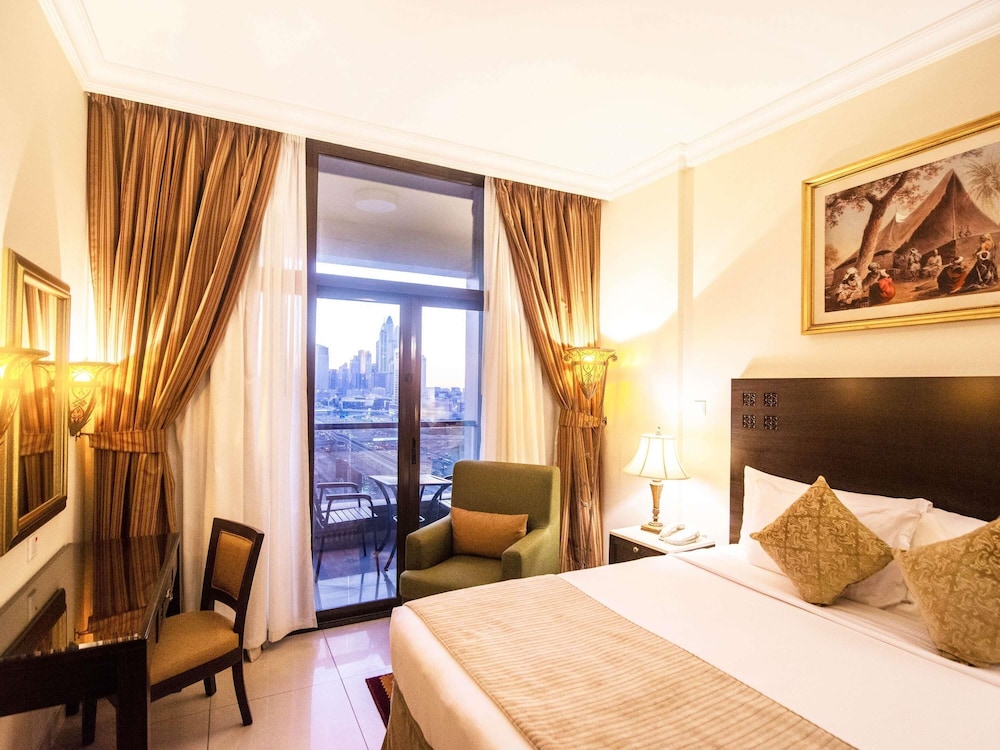 Apartamento Familiar de un dormitorio con 2 camas individuales, Vistas a la línea del horizonte del hotel Mercure Hotels Suites And Apartments Barsha Height. Foto 3