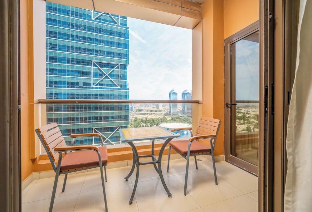 Apartamento Familiar de un dormitorio con 2 camas individuales, Vistas a la línea del horizonte del hotel Mercure Hotels Suites And Apartments Barsha Height. Foto 4