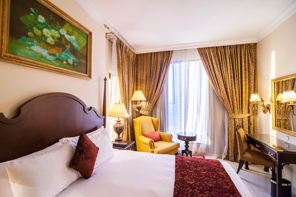 Apartamento Familiar de dos dormitorios con una cama king size y 2 camas individuales, Vistas a la ciudad del hotel Mercure Hotels Suites And Apartments Barsha Height. Foto 1