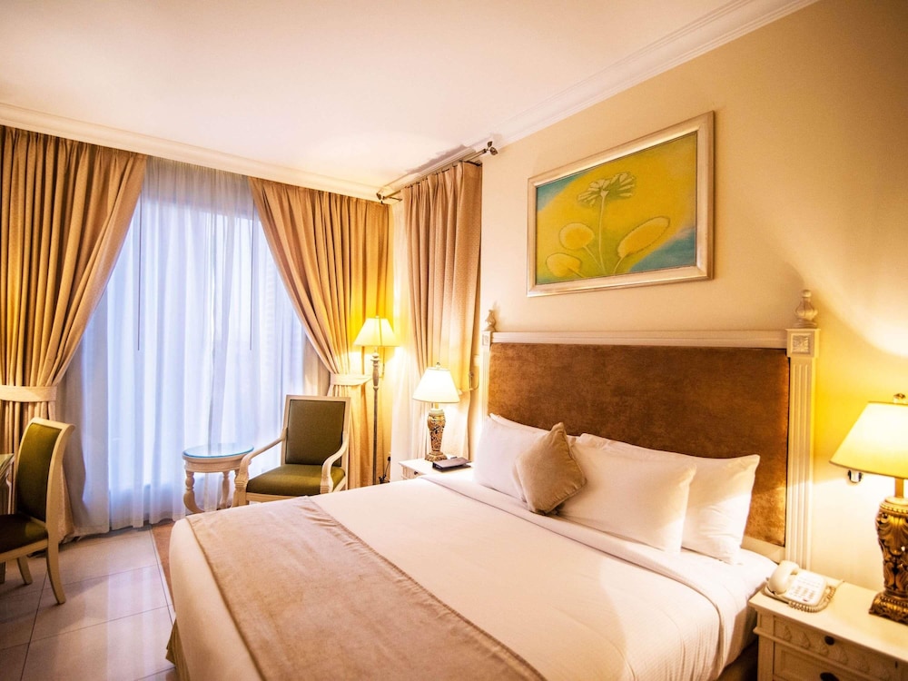 Apartamento Familiar de dos dormitorios con una cama king size y 2 camas individuales, Vistas a la ciudad del hotel Mercure Hotels Suites And Apartments Barsha Height. Foto 5