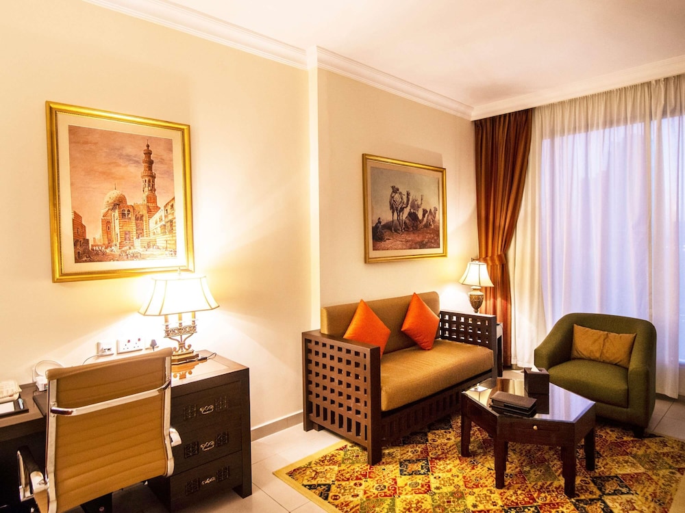 Apartamento Familiar de un dormitorio con 2 camas individuales, Vistas a la ciudad del hotel Mercure Hotels Suites And Apartments Barsha Height. Foto 2