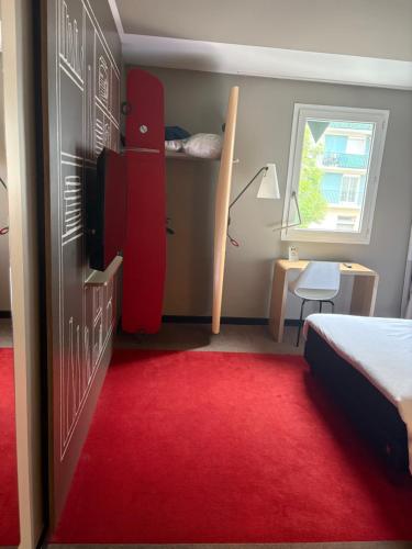 Habitación Doble Estándar - Adaptada para personas con discapacidad del hotel ibis Paris la Defense Courbevoie. Foto 5