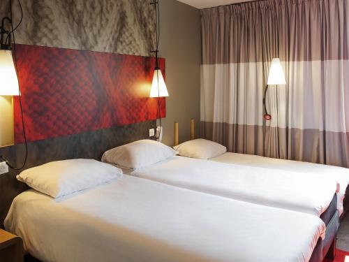 Habitación Estándar Â con 1 cama doble del hotel ibis Paris la Defense Courbevoie. Foto 8