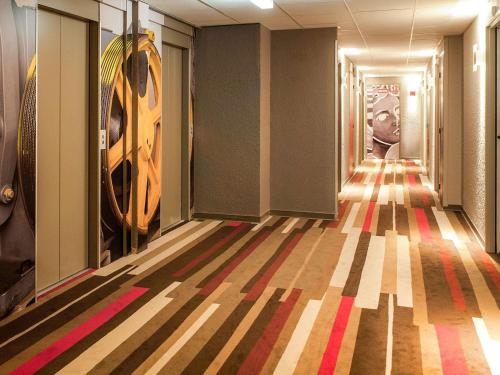 Habitación Doble Estándar - 2 camas del hotel ibis Paris la Defense Courbevoie. Foto 6
