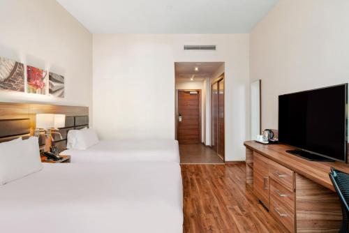 Habitación Doble - 2 camas dobles del hotel Hilton Garden Inn Sevilla. Foto 4