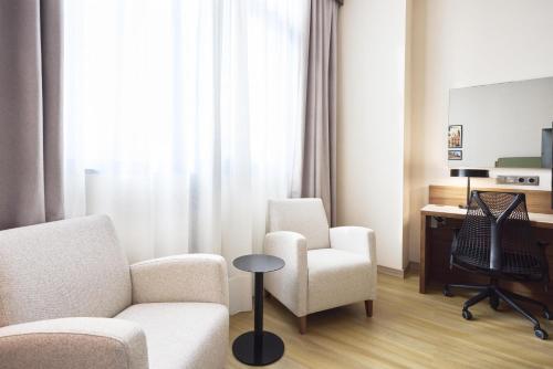 Suite de 1 dormitorio - 1 cama extragrande del hotel Hilton Garden Inn Sevilla. Foto 1