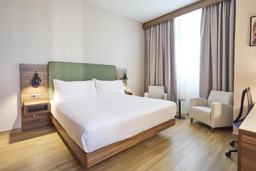 Suite de 1 dormitorio - 1 cama extragrande del hotel Hilton Garden Inn Sevilla. Foto 4