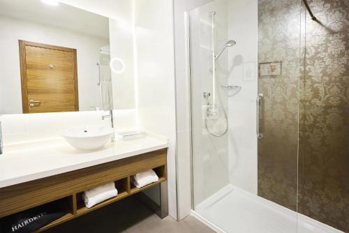 Habitación Doble - 2 camas del hotel Hilton Garden Inn Sevilla. Foto 1