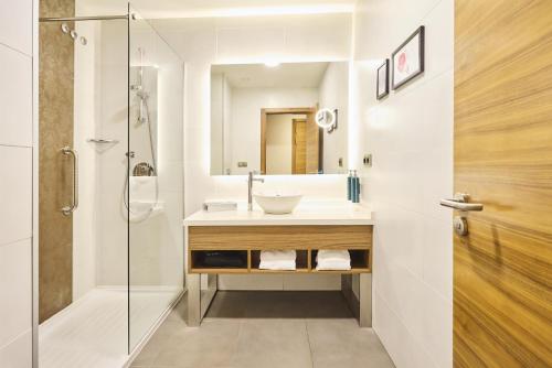 Habitación Doble - 2 camas del hotel Hilton Garden Inn Sevilla. Foto 5