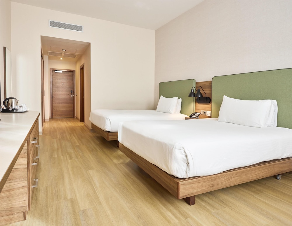 Habitación con dos camas dobles del hotel Hilton Garden Inn Sevilla