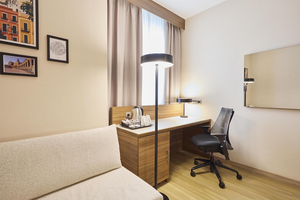Habitación con cama Queen del hotel Hilton Garden Inn Sevilla. Foto 4