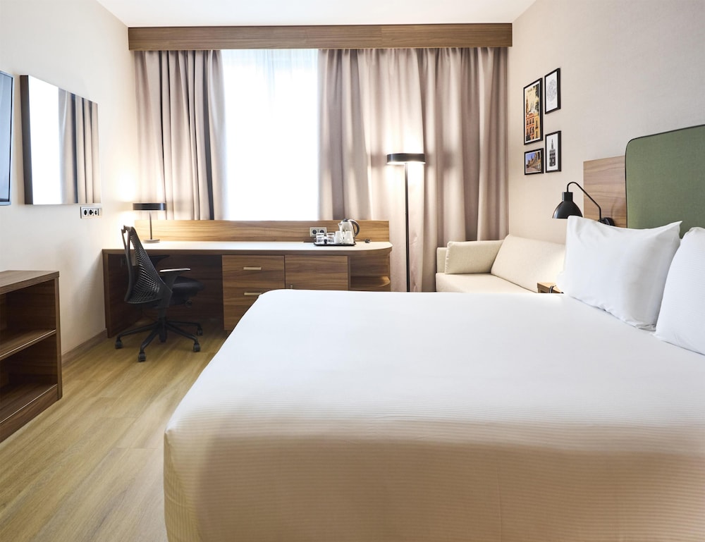 Habitación accesible con cama Queen del hotel Hilton Garden Inn Sevilla. Foto 3