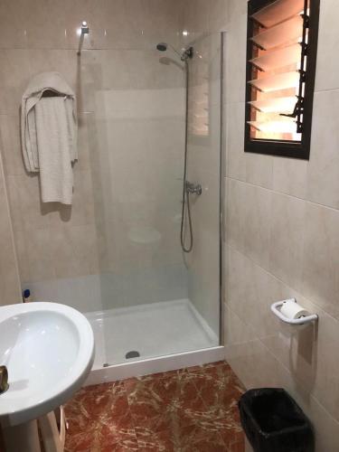 Habitación Superior - 1 cama grande del hotel Manises. Foto 1