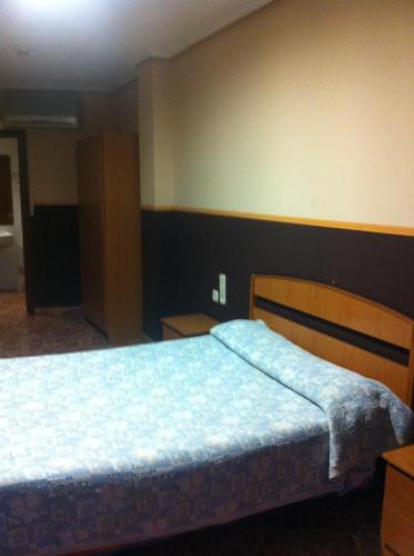 Habitación Doble Económica del hotel Manises. Foto 1