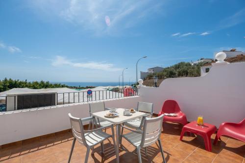 Apartamento con vistas al mar del hotel Playamaro. Foto 1