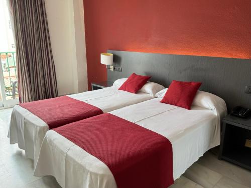 Habitación doble con balcón del hotel Nerja Club by Dorobe Hotels