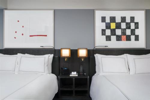 Suite Deluxe con 2 camas dobles del hotel Conrad New York Downtown. Foto 1