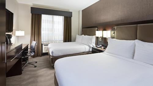 Habitación Doble Deluxe - 2 camas dobles del hotel Holiday Inn Nyc - Lower East Side. Foto 3