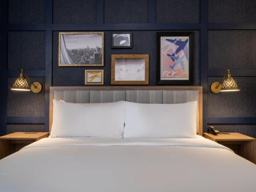 Standard King Room with New York City Skyline View del hotel voco Fiorello - LaGuardia East, an IHG Hotel. Foto 2